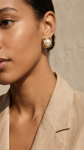 Boucles d’Oreilles Perle Carrée Élégante – SORELYA